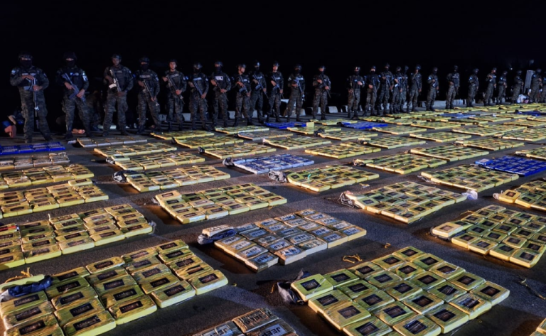 Honduras decomisa tres toneladas de droga en el Caribe